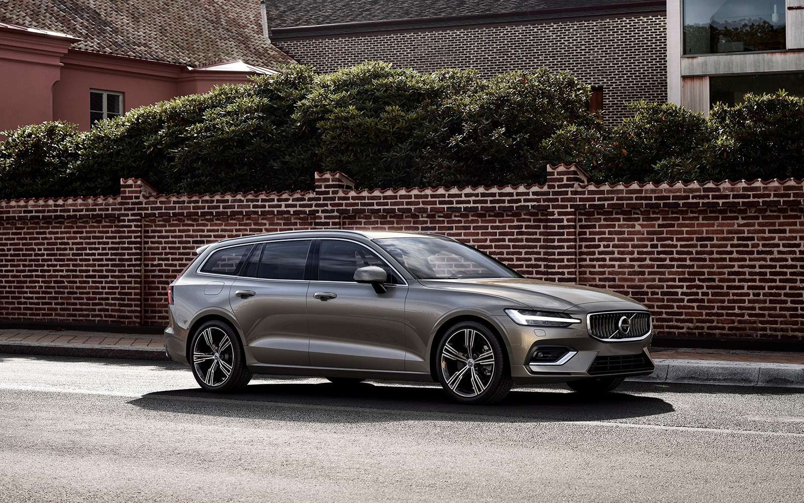 Volvo представила V60: семейный, роскошный и не для нас — фото 847550