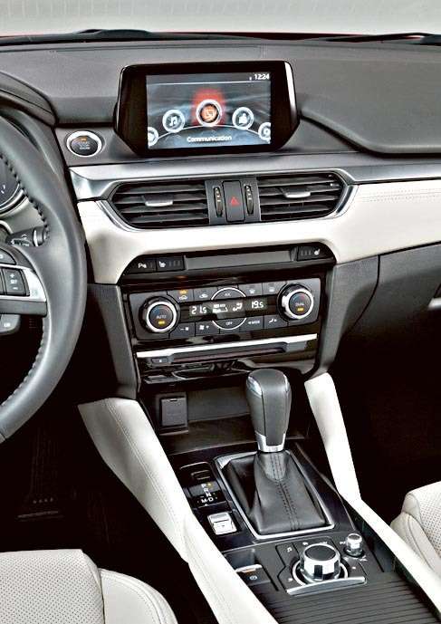 2015_Mazda6_interior_33__jpg300