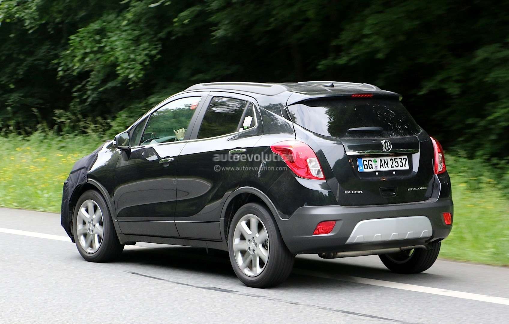 2017-buick-encore-spied-in-germany-photo-gallery_7