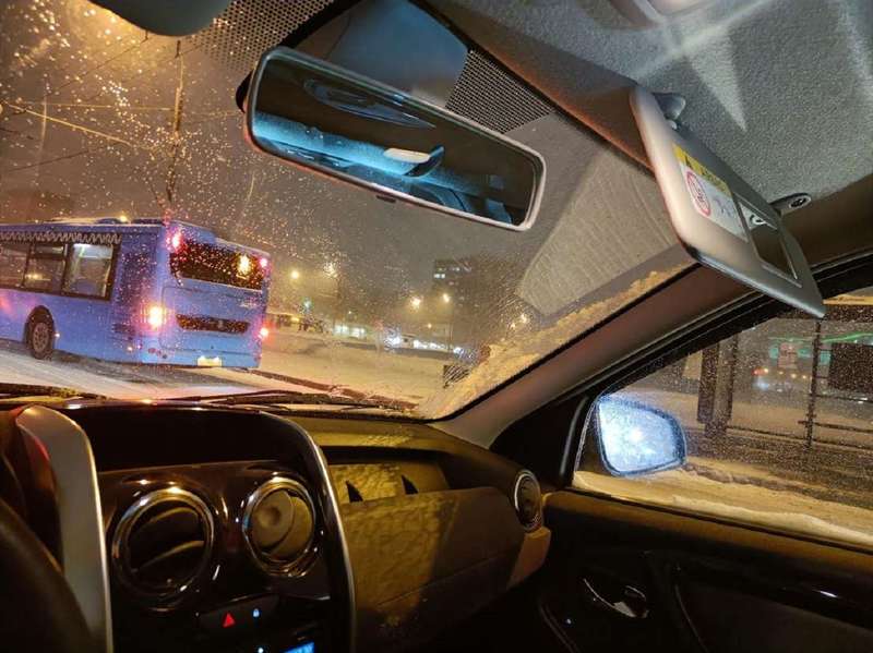 Хитрость опытных водителей, чтобы стекло не обмерзало