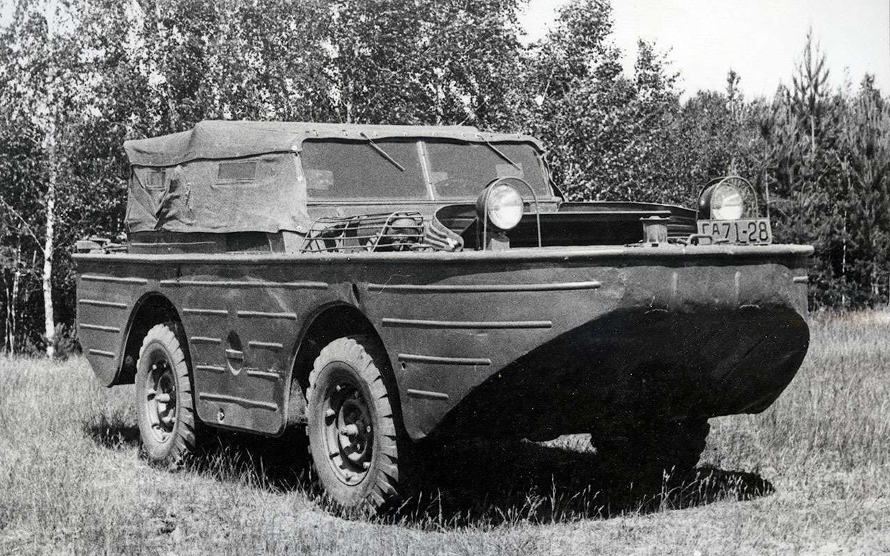 На основе ГАЗ-69 сконструировали и военную амфибию ГАЗ-46 (МАВ-69). Дорожный просвет — 240 мм, на шоссе скорость, как у 69-го, — до 90 км/ч, на плаву – 10 км/ч. В Горьком в 1954—1958-е годы изготовили 654 таких амфибии.