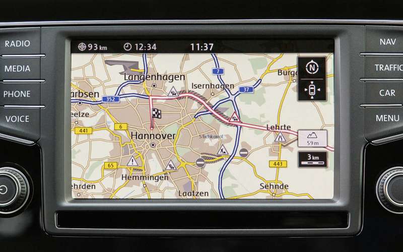 Новый штатный навигатор Discover Media для моделей Volkswagen отличается умом и сообразительностью. Он не только запоминает маршруты и выбирает оптимальный путь, но еще и угадывает пожелания владельца автомобиля и предлагает оптимальные решения.