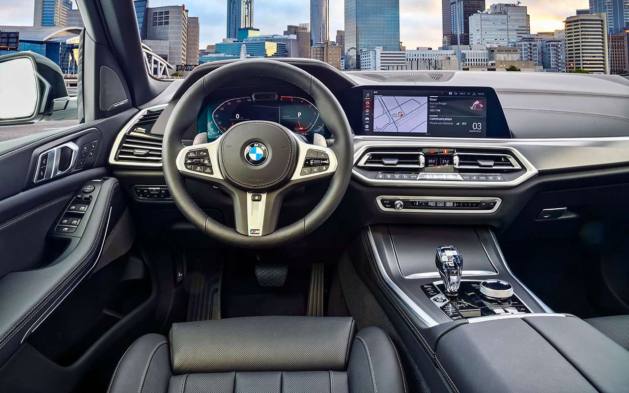Салон породист, эргономичен и до предела насыщен современной электроникой. Вопреки современной тенденции в BMW не стали делать центральную консоль сенсорной. И правильно!