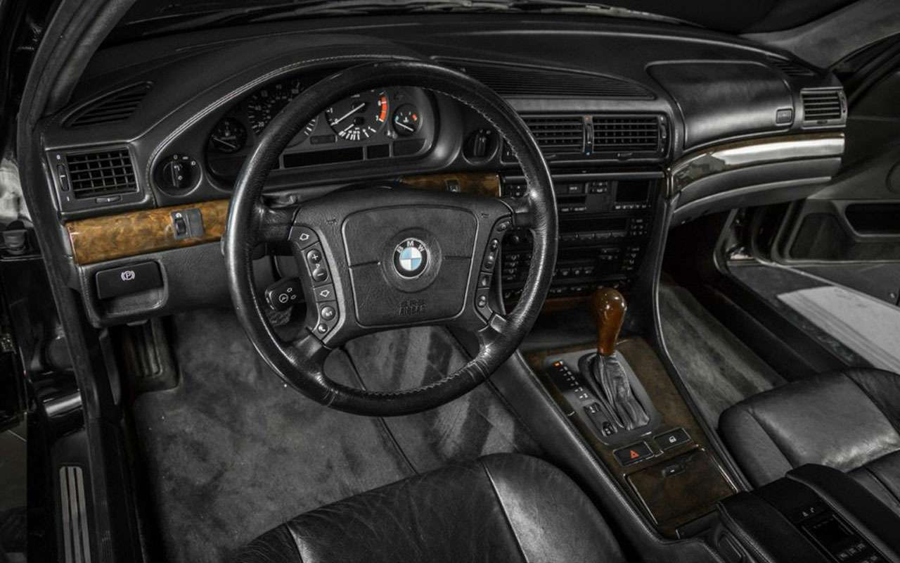 BMW застреленного Тупака никак не продадут — все дело в дырках