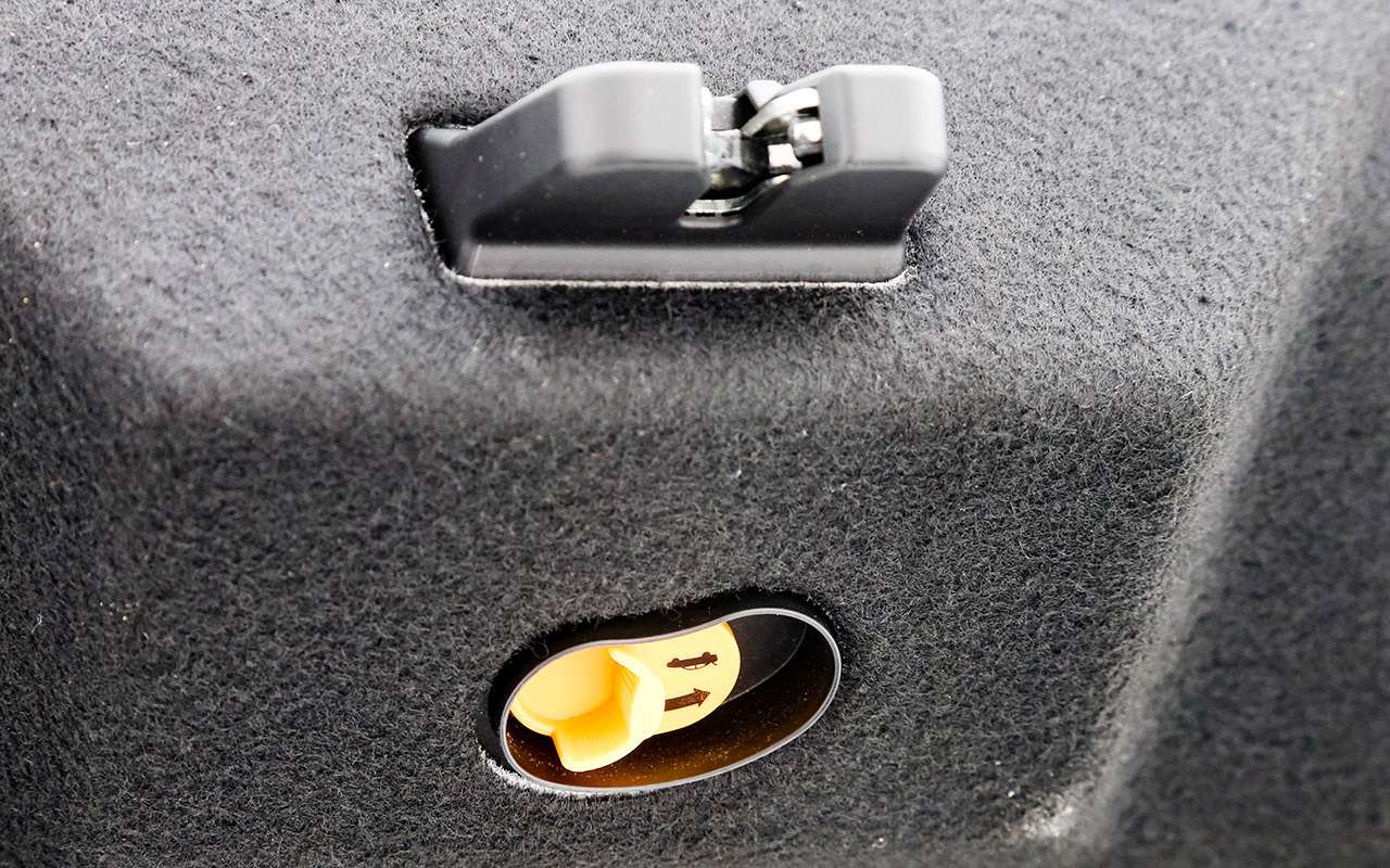 Норма жизни: если что, электрозамок багажника легко открывается изнутри.