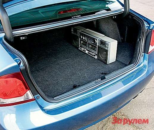 Багажник «Сивика» практичен по форме, с широким проемом, но по объему – аутсайдер.