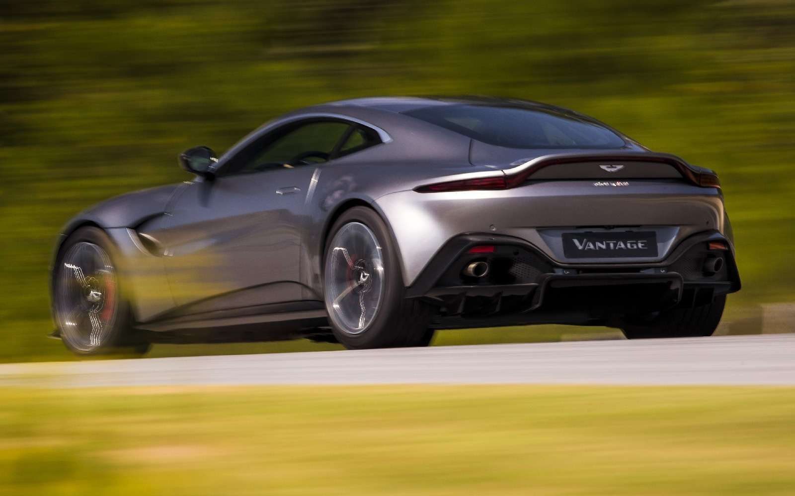 Проверено Джеймсом Бондом: представлен новый Aston Martin Vantage — фото 818860