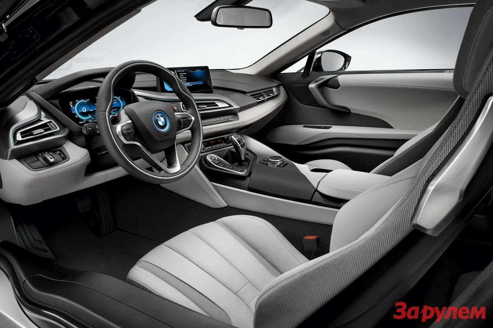 Серийный гибридный спорткар BMW i8