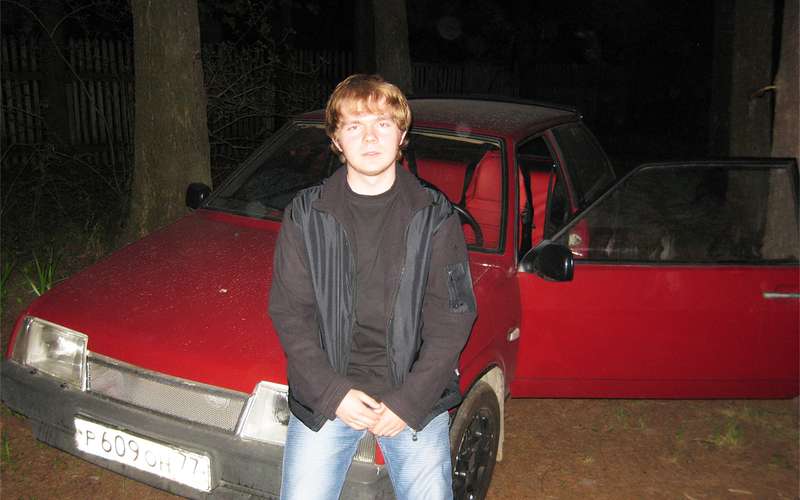 Девятнадцатилетний я со своим первым автомобилем.