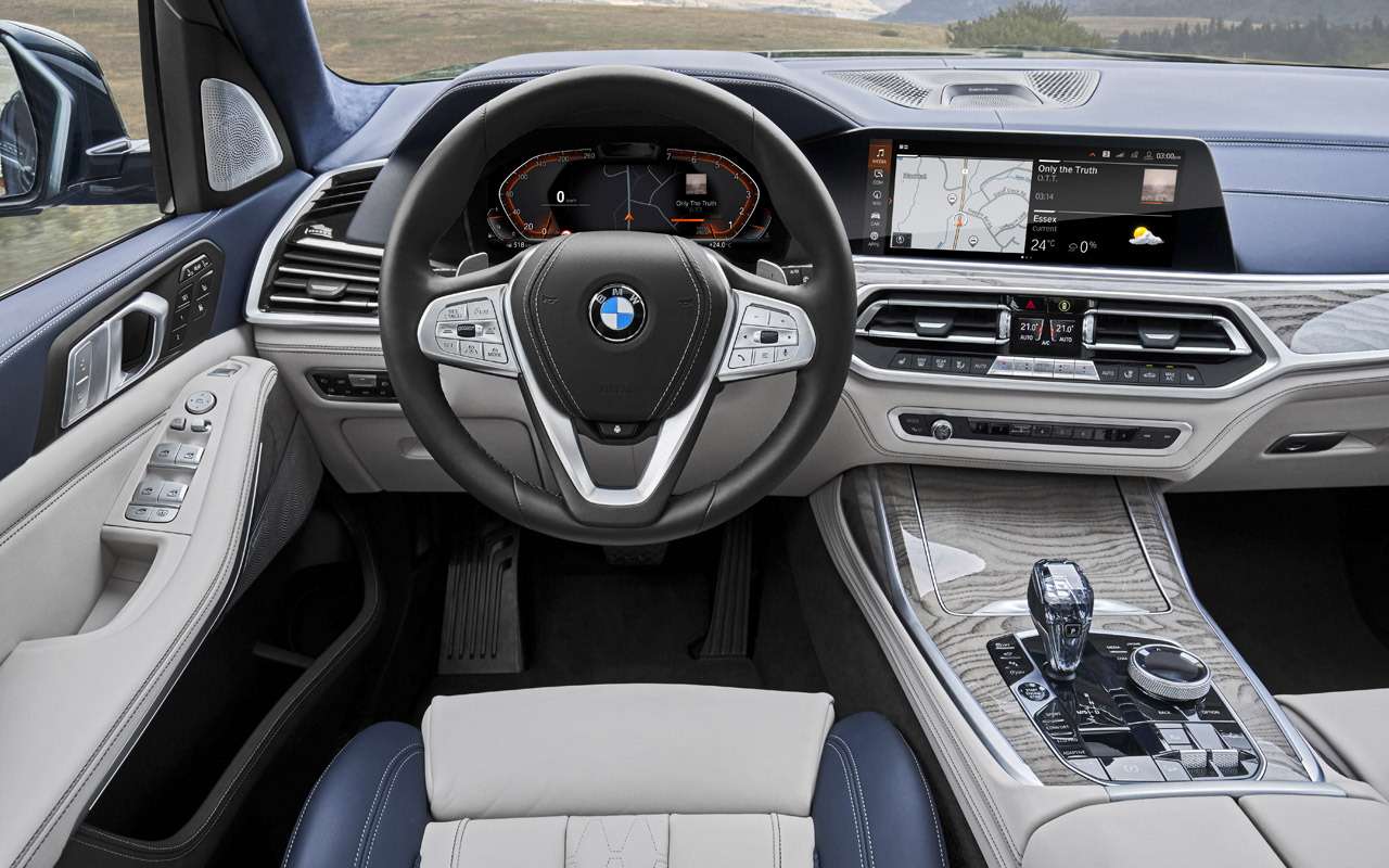 Список интеллектуальных систем помощи водителю включает в себя активный круиз-контроль с функцией Stop & Go, ассистенты руления и удержания в полосе, а также перестроения и предупреждения о смене полосы движения. Сев в салон и сказав вслух приветствие «Эй, BMW» или «Ок, BMW», можно активировать цифрового помощника. С ним будет гораздо удобнее пользоваться многочисленными функциями автомобиля. Список функций и навыков цифрового помощника планируется постоянно расширять. Для загрузки обновлений достаточно будет запустить программу Remote Software Update.