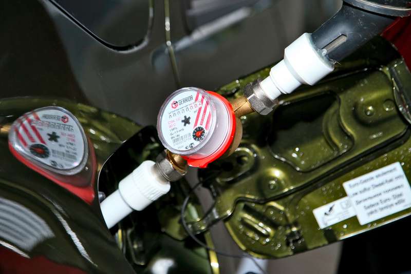 Расход топлива определялся доливом баков через проточный жидкостный счетчик.