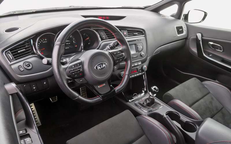 Skoda Octavia против конкурентов из Audi и Kia: кольцо для троих