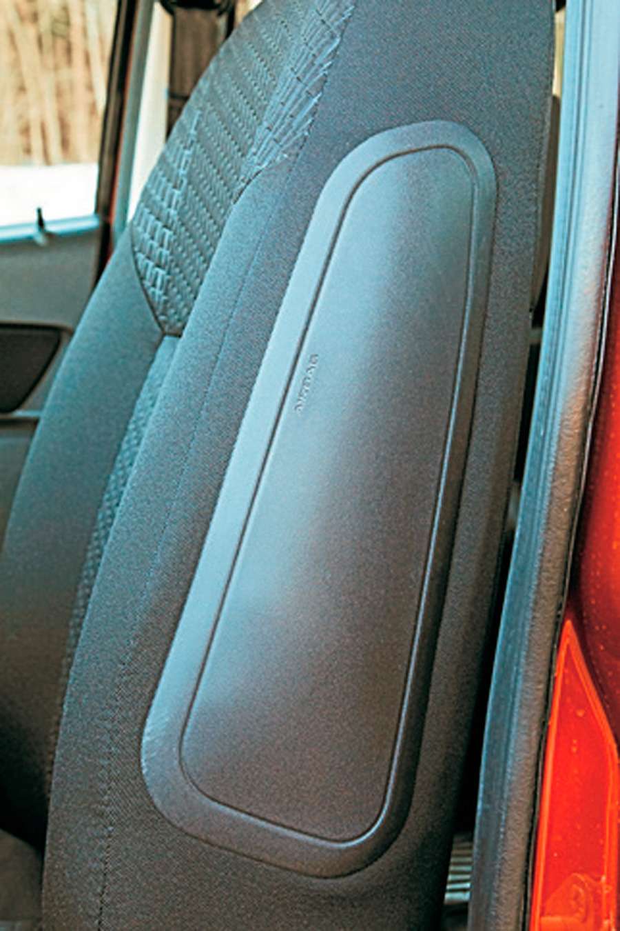 Datsun mi-DO. В передних сиденьях «зашиты» боковые подушки безопасности.