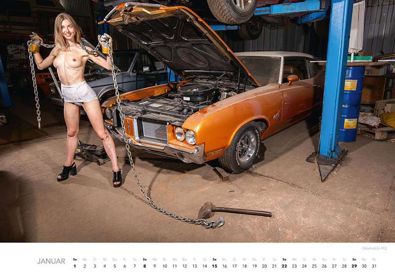Календарь с красотками «Мечты механика-2022» вышел в свет