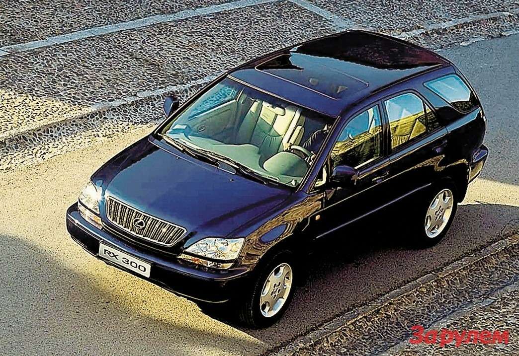 Продажа евроверсий RX300 стартовала в России всего за год до появления второго поколения модели. От американских вариантов они отличаются повторителями поворотов на передних крыльях и...