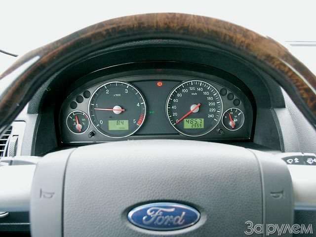 Ford Mondeo 2.2 TDCI Едет трактор ...
