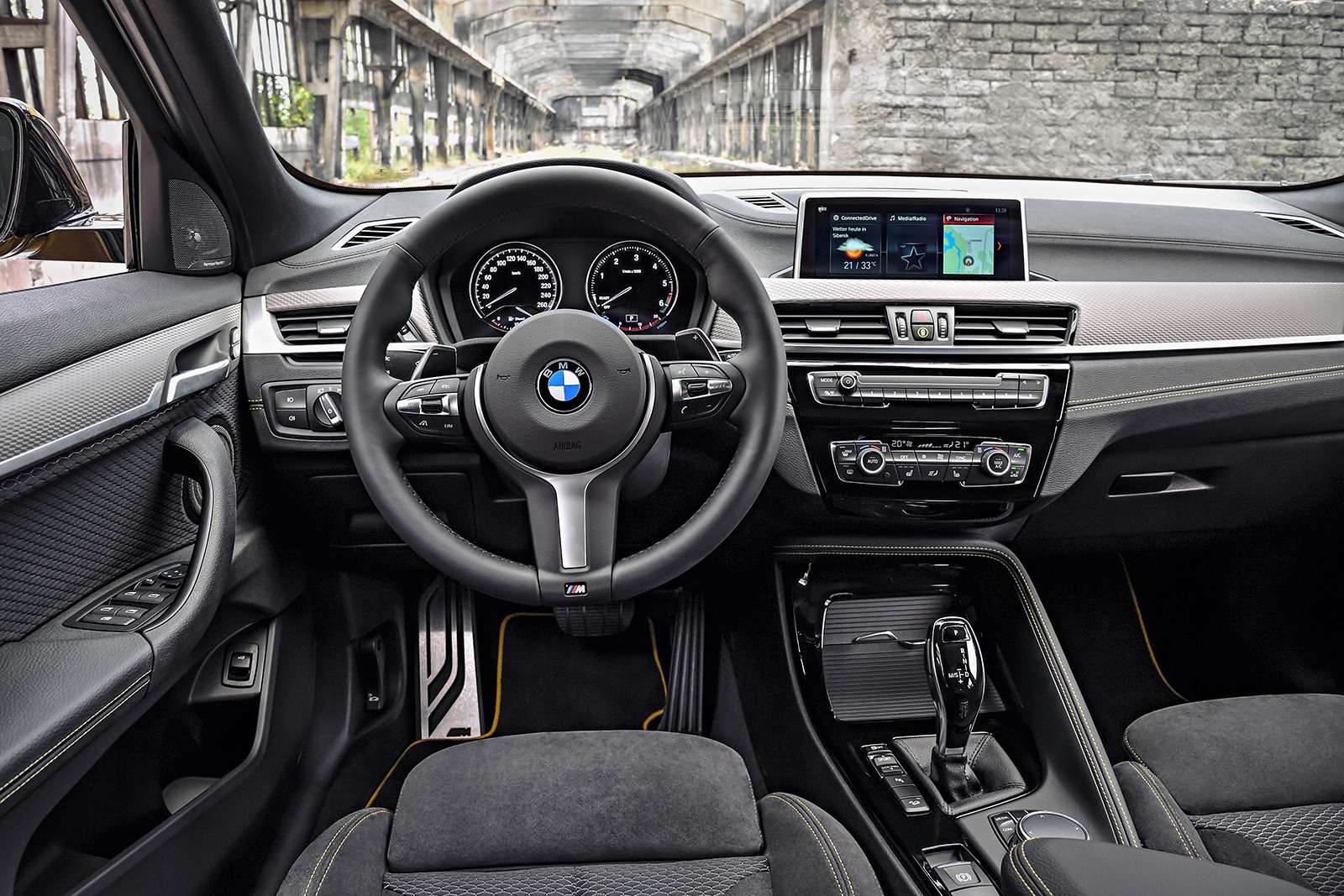 BMW рассекретила российские цены на кроссовер X2 — фото 811770