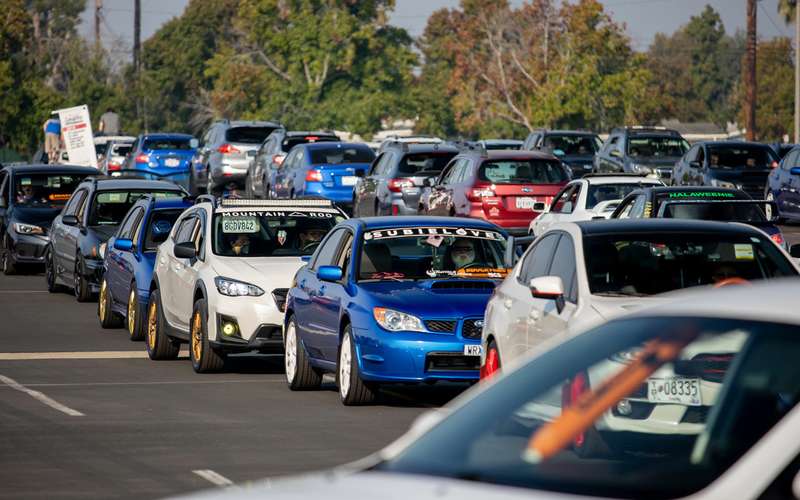 Более 1700 Subaru вместе — новый рекорд Гиннесса
