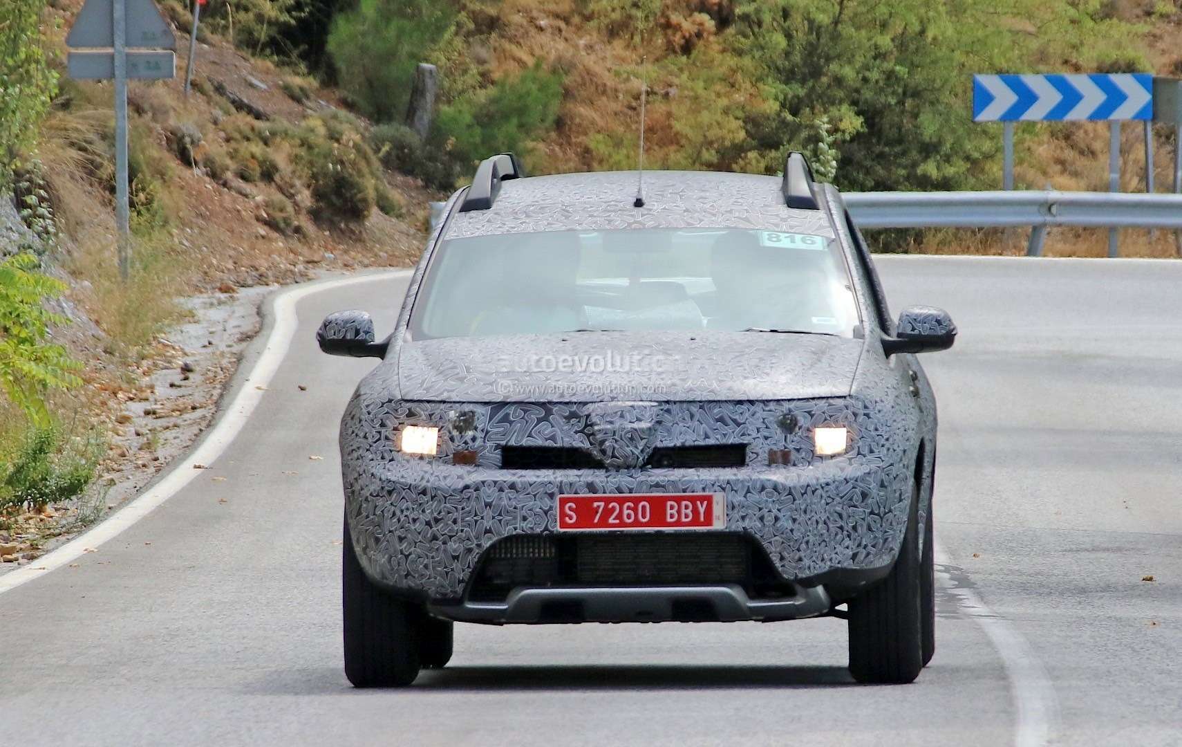 all-new-dacia-duster-caught-in-first-spyshots-plus-dacia-novelties-for-frankfurt-photo-gallery_1