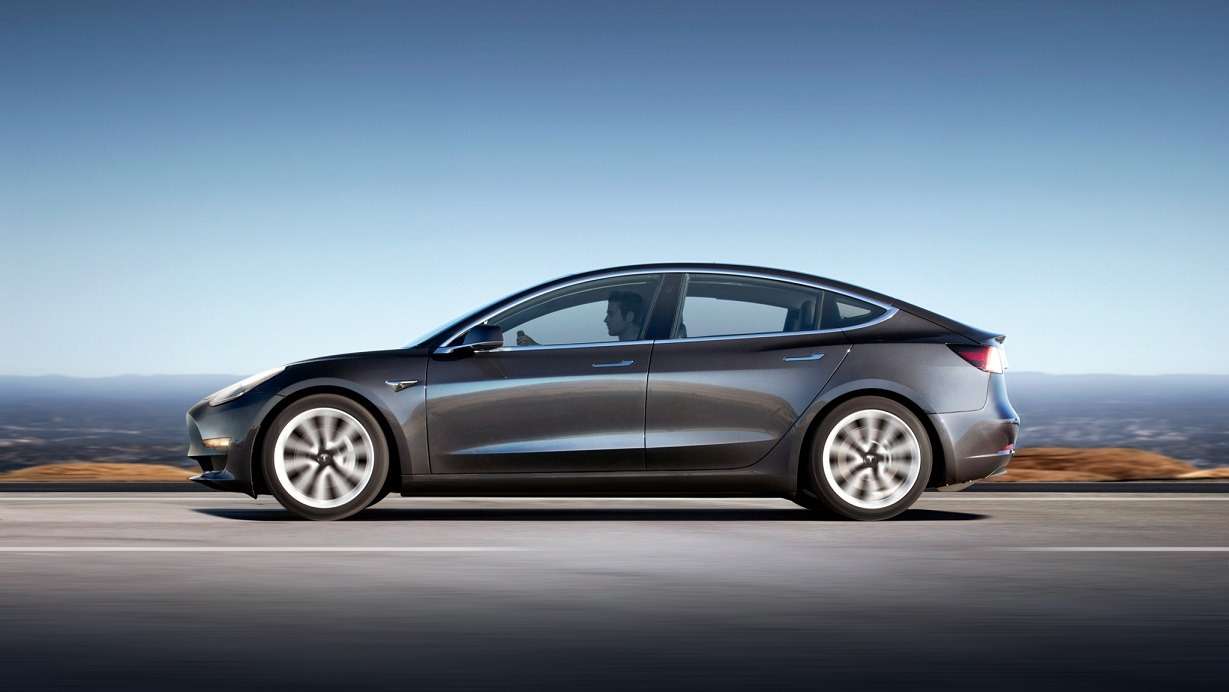Tesla сообщила цены на Model 3. Но купить ее не дает — фото 779798