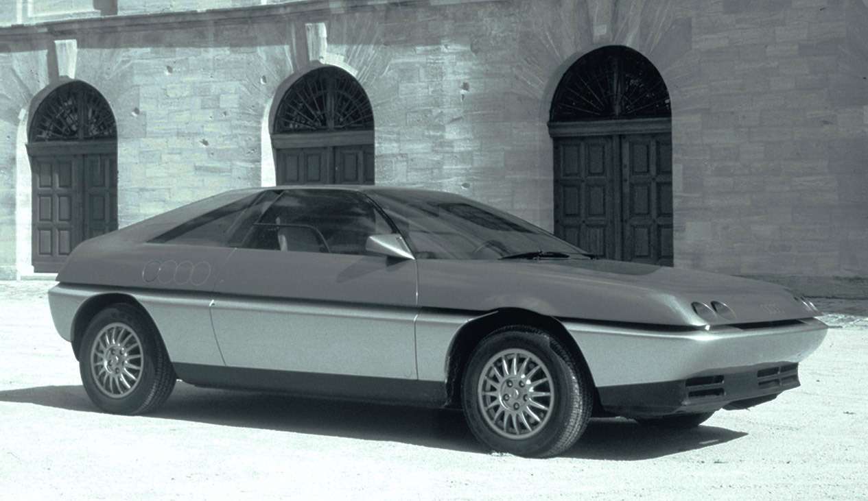  Лаконичная форма Pininfarina Quartz 1981 года разбивалась горизонтальным членением, усиливавшим ощущение динамики.