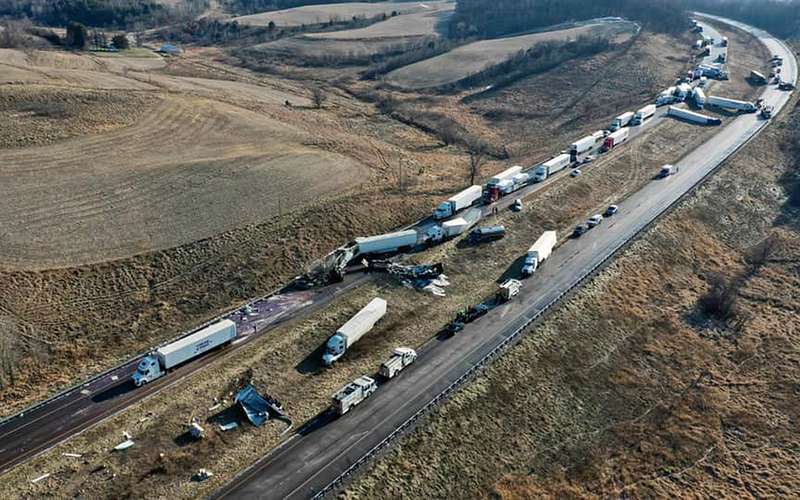 Массовая авария — более 40 машин закупорили шоссе