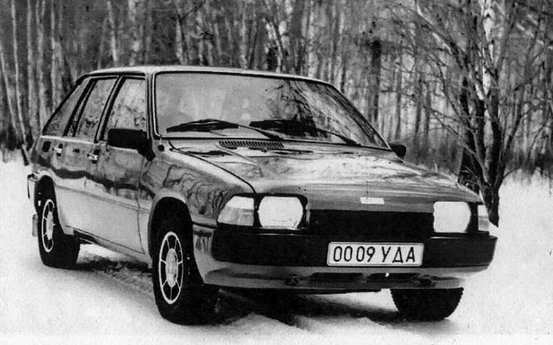 Вариант ИЖ‑2126О2 1981 года был довольно близок к автомобилю, который через девять лет стал серийным под именем Орбита (литера О в обозначении прототипов означала слово «Орбита»).