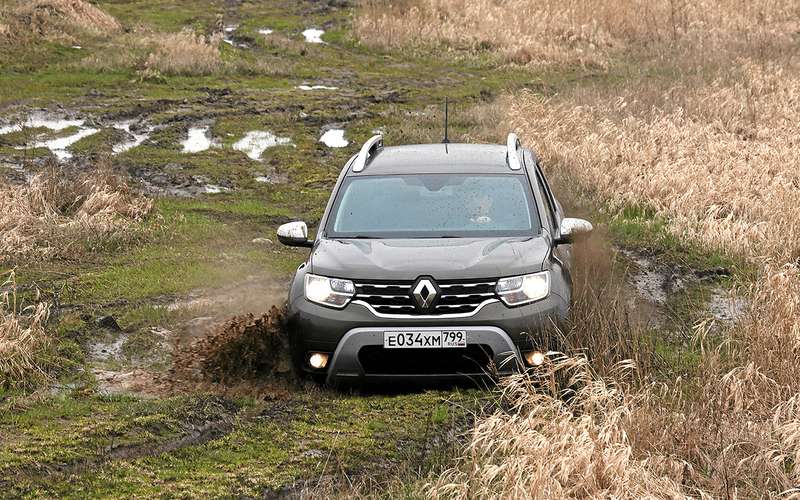 Renault Duster — паркетник только на словах. По проходимости он может бросить вызов и настоящим внедорожникам вроде Lada Niva Travel.