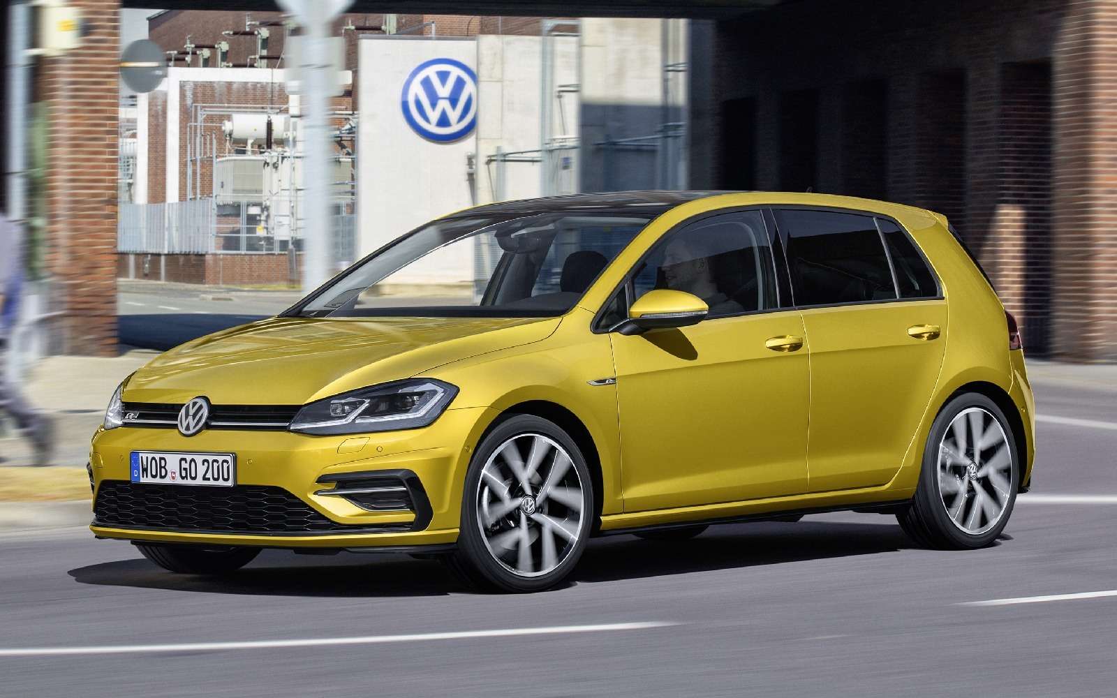 Дальнейшая оцифровка: Volkswagen представил обновленный Golf — фото 661708
