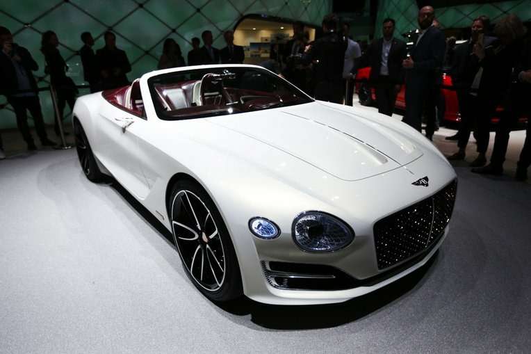 Безвредная красота: Bentley показала родстер EXP 12 Speed 6e — фото 718237