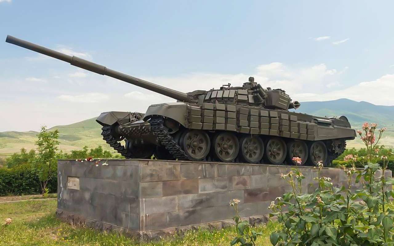 Монумент в Нагорном Карабахе – армянский Т-72, участвовавший в штурме Шуши в 1992 году