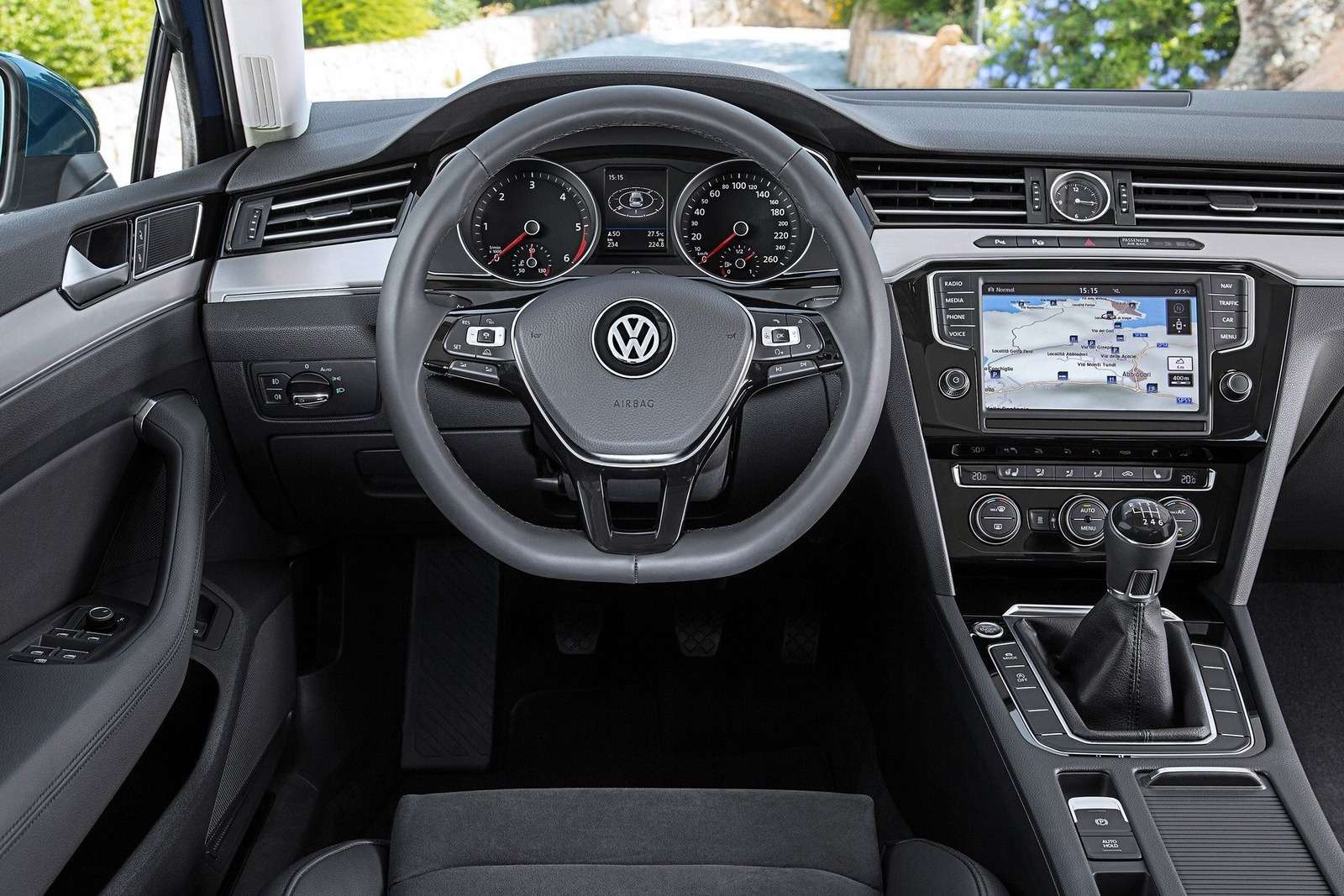 Volkswagen-Passat_2015_1600x1200_wallpaper_26