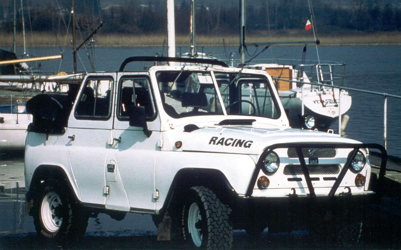 Самый крутой итальянский УАЗ носил многообещающее имя Racing и был оснащен 112-сильным бензиновым двигателем FIAT.