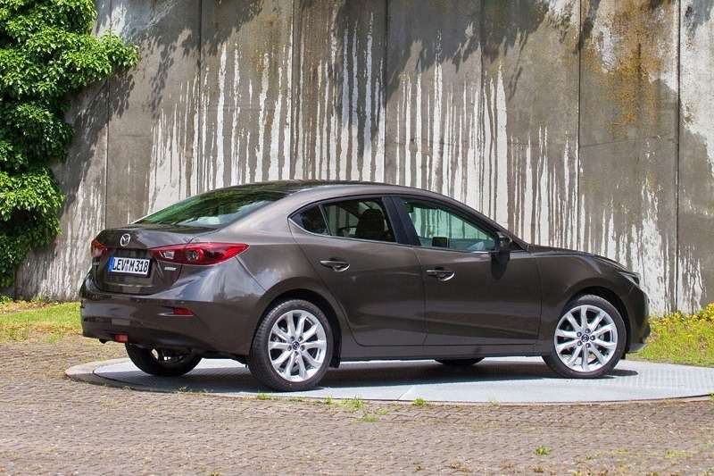 2014 Mazda3 Sedan 6[2] no copyright (17)