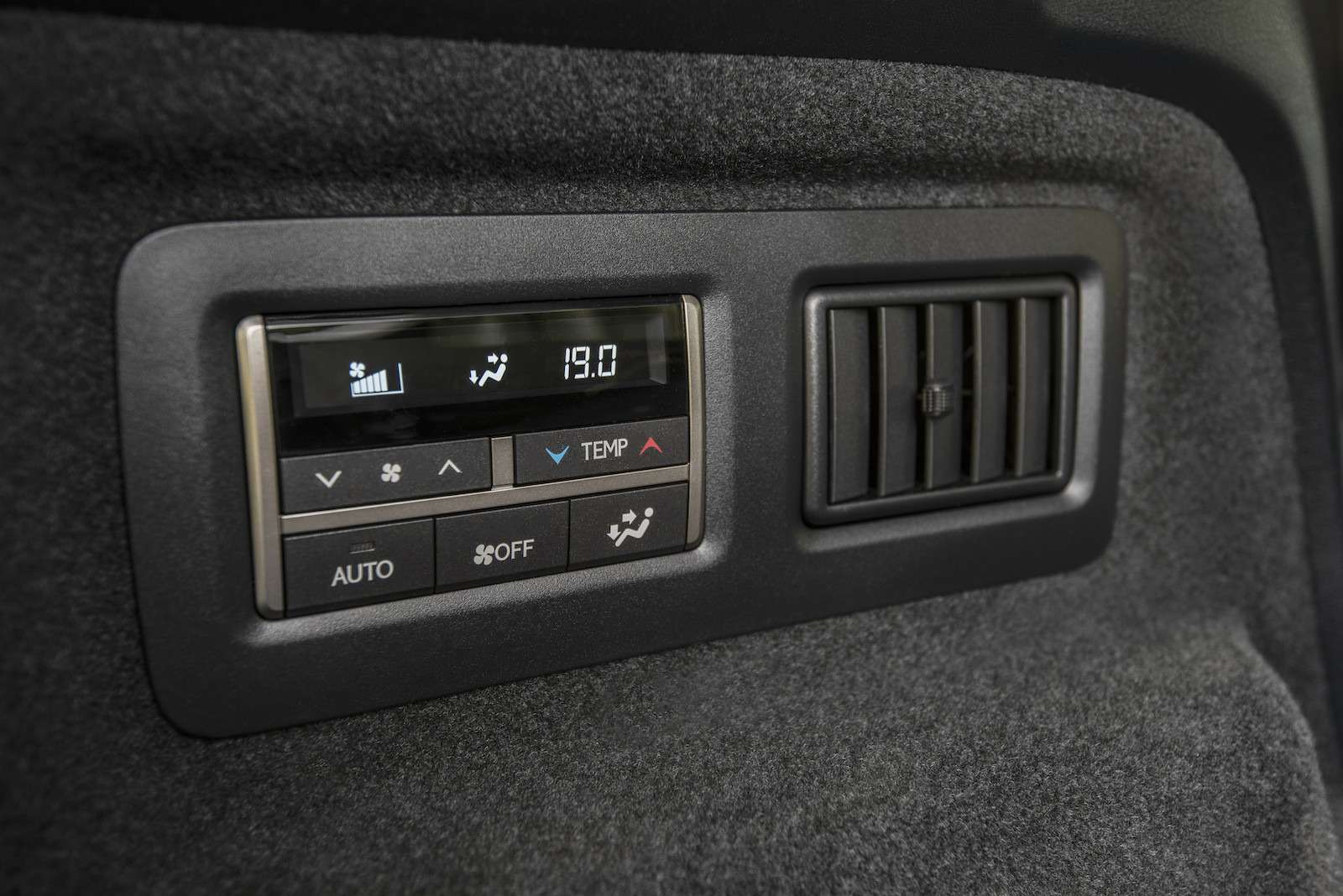 Тест-драйв Lexus RX 350L AWD: когда «L» — вовсе не «Long» — фото 915742