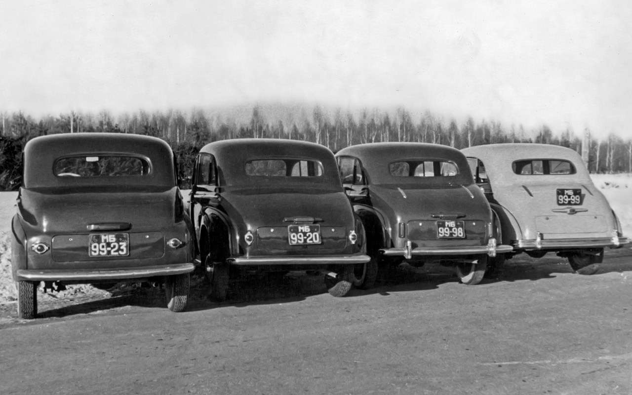 Опытные образцы 1948–1949 годов имели увеличенный багажник с нишей для запасного колеса.