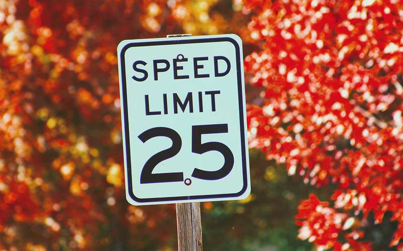 Безопаснее ездить — быстрее или медленнее?