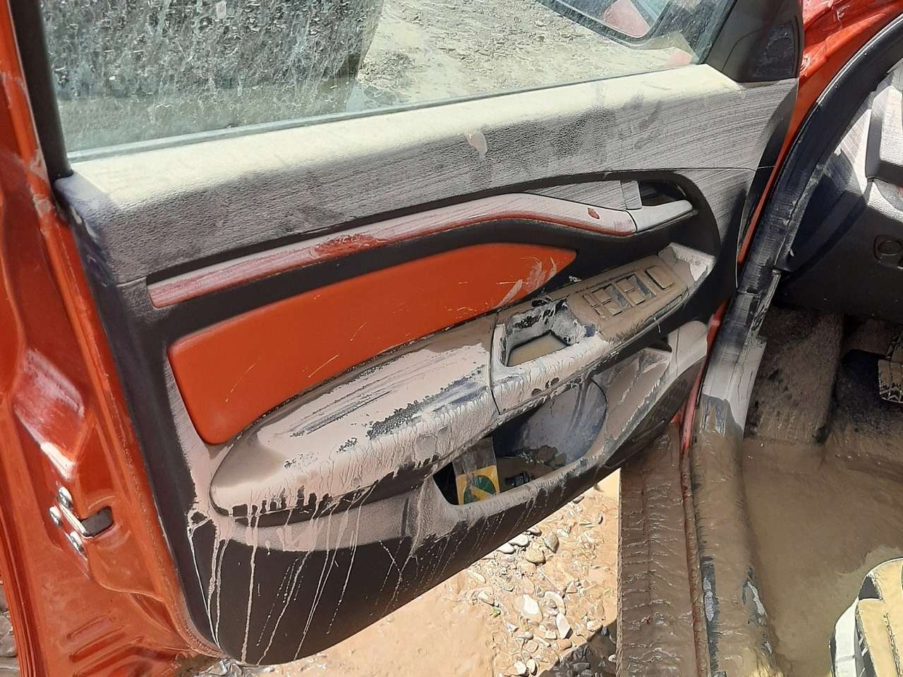 Владелец Весты показал свою машину после потопа в Краснодарском крае — фото 1260514