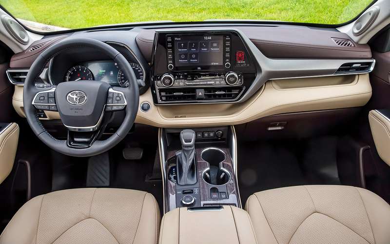 Новый Toyota Highlander: у него атмосферный мотор и «ламповый» характер