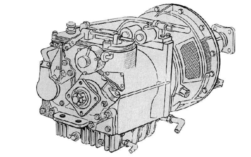 Революционное новшество ЛиАЗ‑677 – автоматическая коробка передач. Двухступенчатый (1,79/1,00) агрегат тщательно и долго разрабатывали совместно НАМИ и ЛАЗ. В итоге получилась оригинальная и вполне работоспособная конструкция. В 1963–1965 годах этот автомат обкатали на малой партии ЛАЗ‑695Ж. Но серийной коробка стала именно на ЛиАЗе – в 1968 году. На большинстве европейских аналогов в те годы ставили более дешевые механические коробки. Автомат предлагали иногда в качестве опции, в частности, на автобусы Bussing.