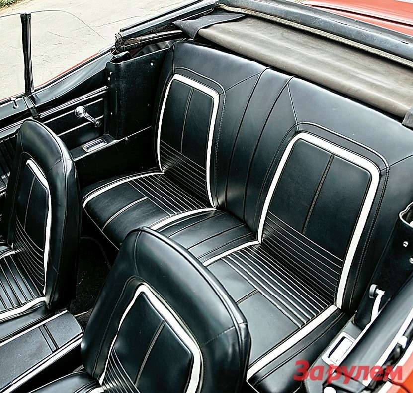 Салон «Камаро» — типичный образец американской стилистики 1960-х. Задний ряд сидений, как и положено в таком автомобиле, тесноват.