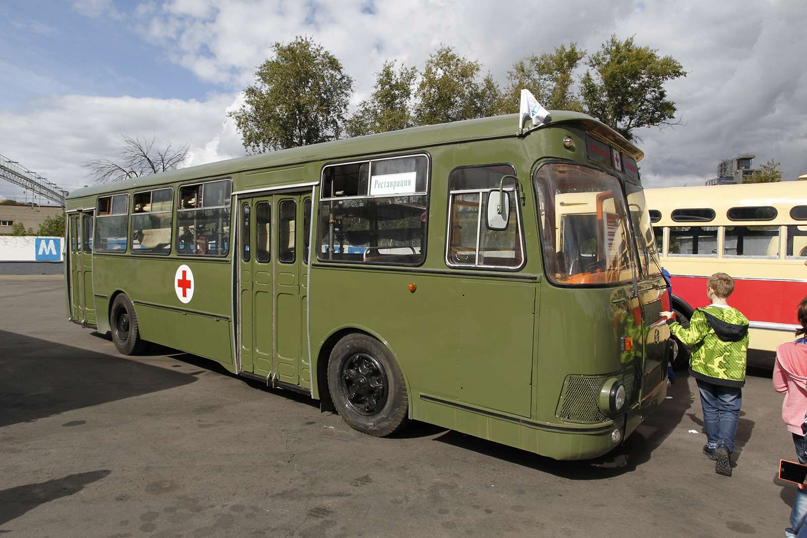 Автобусы нашего детства — выставка пассажирского транспорта — фото 792671
