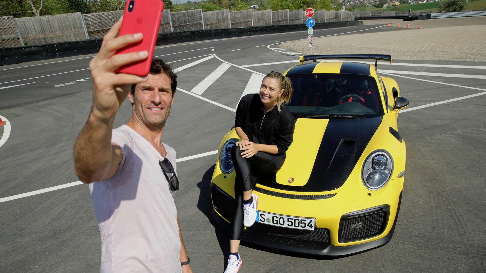 Не теннисом единым: Мария Шарапова прокатилась на самом быстром Porsche — фото 865285