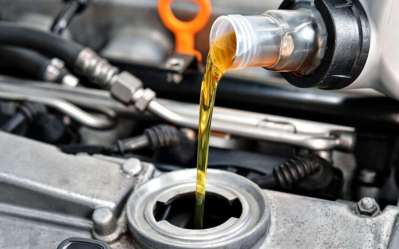 Даже если ежегодный пробег небольшой, менять моторное масло нужно не реже одного раза в год.
