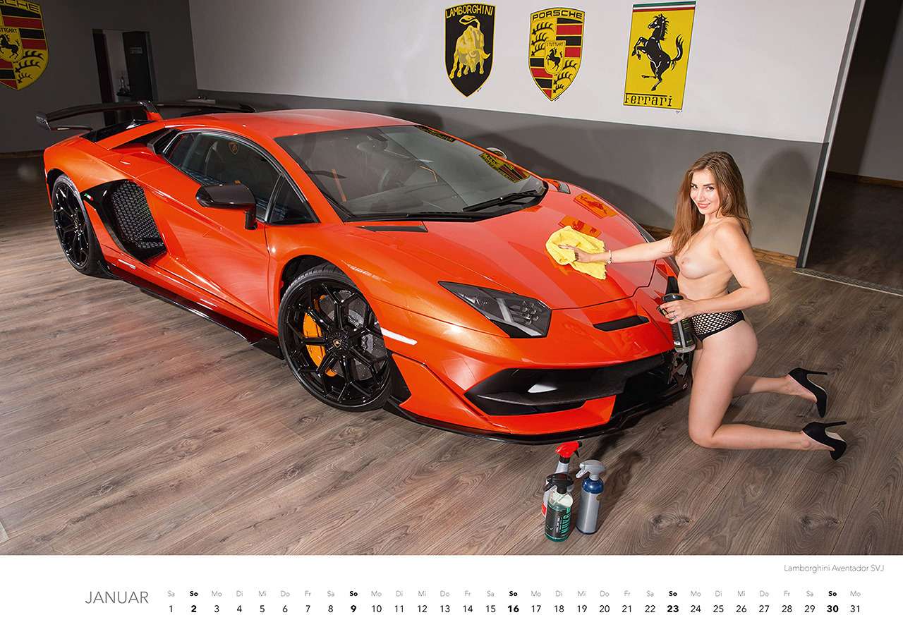 Пикантная автомойка: полуодетые красотки в календаре-2022 — фото 1294162
