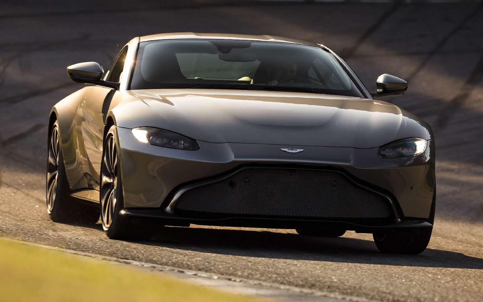 Проверено Джеймсом Бондом: представлен новый Aston Martin Vantage — фото 818867