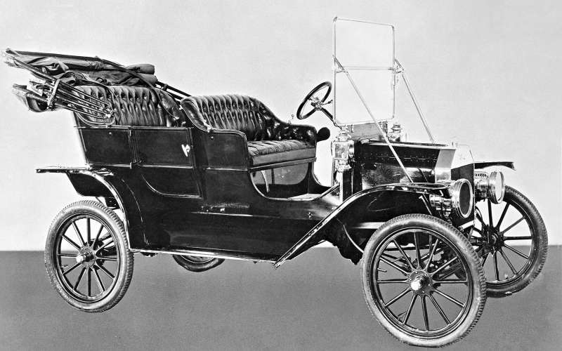 Американский Ford T не был техническим откровением, зато открыл новую автомобильную, промышленную и культурную эру.