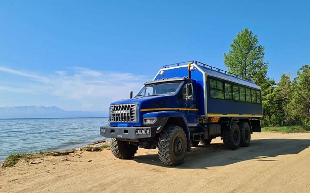 «Урал» показал автобус-внедорожник (с караоке) — фото 1263804