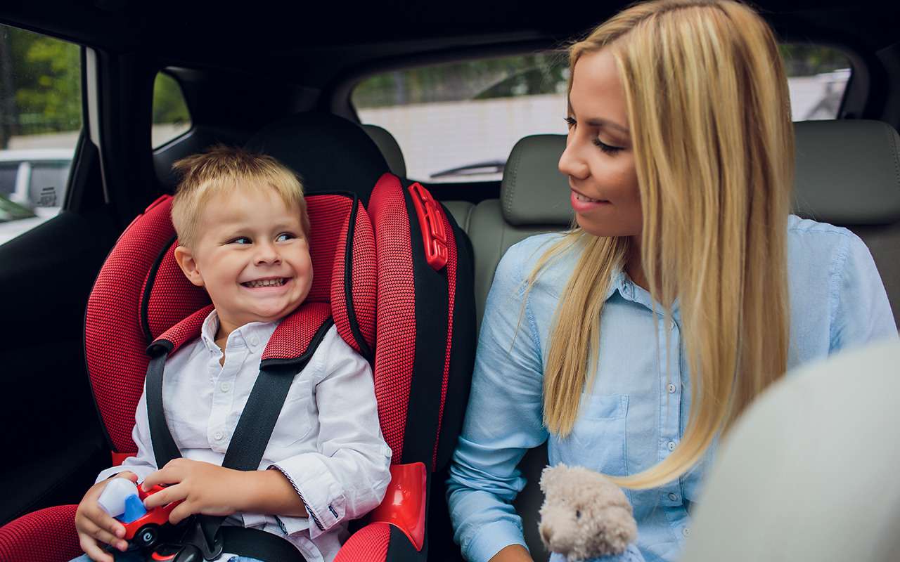 Правила перевозки детей от 0 до 12 лет в 2022 году в машине на переднем и заднем сиденье — фото 1307866