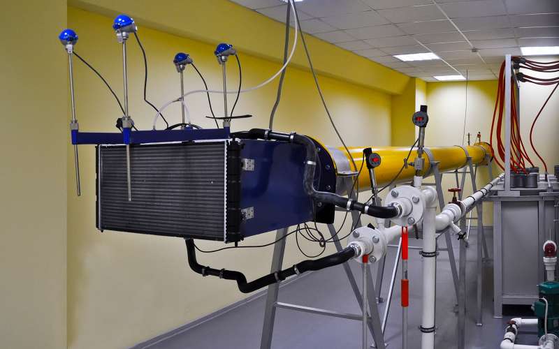 При создании новых радиаторов Luzar используется испытательный стенд, позволя­ющий оценить эффективность конструкции.